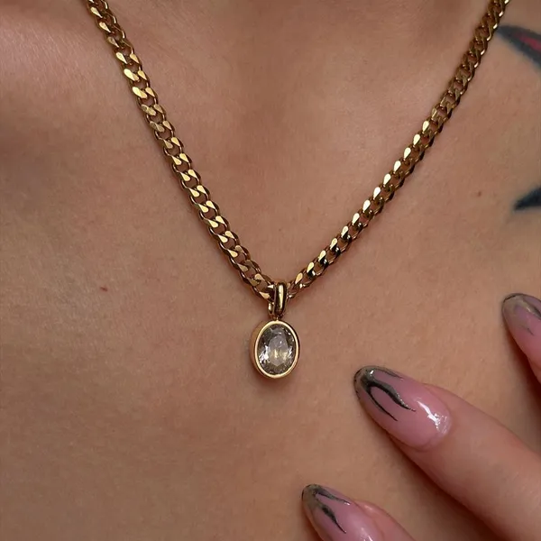 Gold_Oval_Chain_Pendants_For_Women